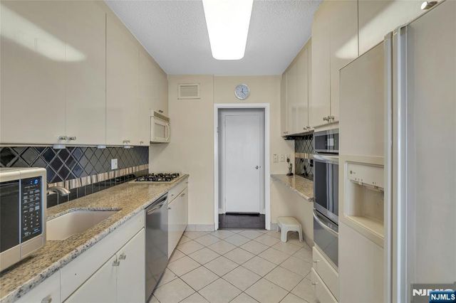 1530 Palisade Avenue 27K, Fort Lee, NJ 07024
