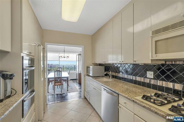 1530 Palisade Avenue 27K, Fort Lee, NJ 07024