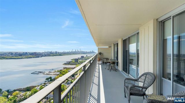 1530 Palisade Avenue 27K, Fort Lee, NJ 07024