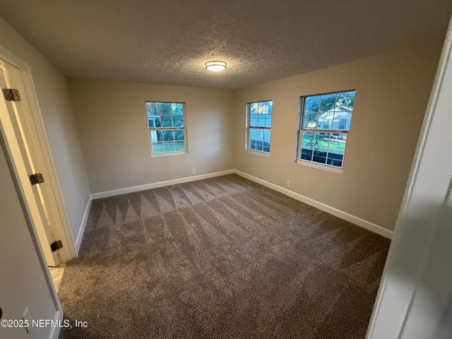 606 JACKSON Avenue N, Jacksonville, FL 32220