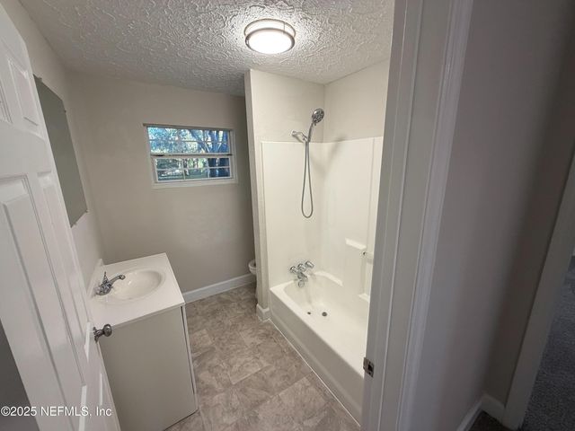 606 JACKSON Avenue N, Jacksonville, FL 32220