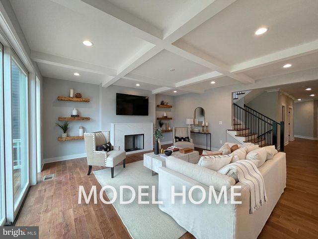 536 WALKER ST SW, Vienna, VA 22180