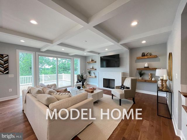 536 WALKER ST SW, Vienna, VA 22180