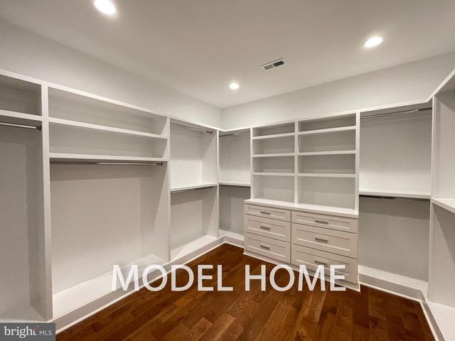 536 WALKER ST SW, Vienna, VA 22180
