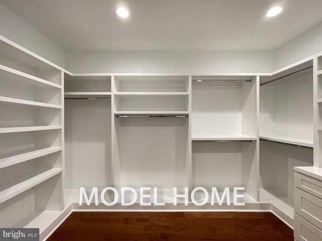 536 WALKER ST SW, Vienna, VA 22180
