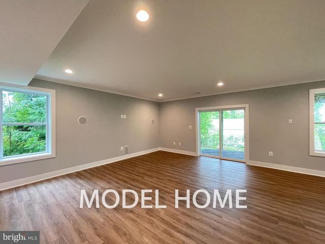 536 WALKER ST SW, Vienna, VA 22180
