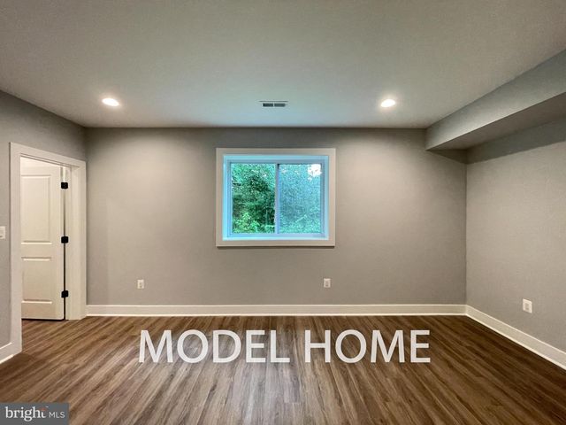 536 WALKER ST SW, Vienna, VA 22180