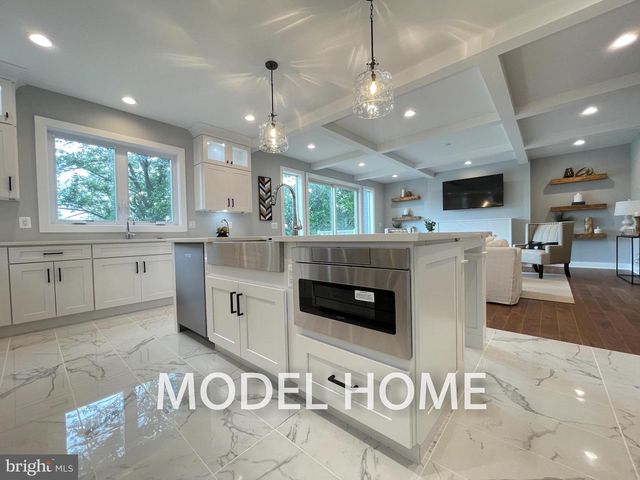536 WALKER ST SW, Vienna, VA 22180