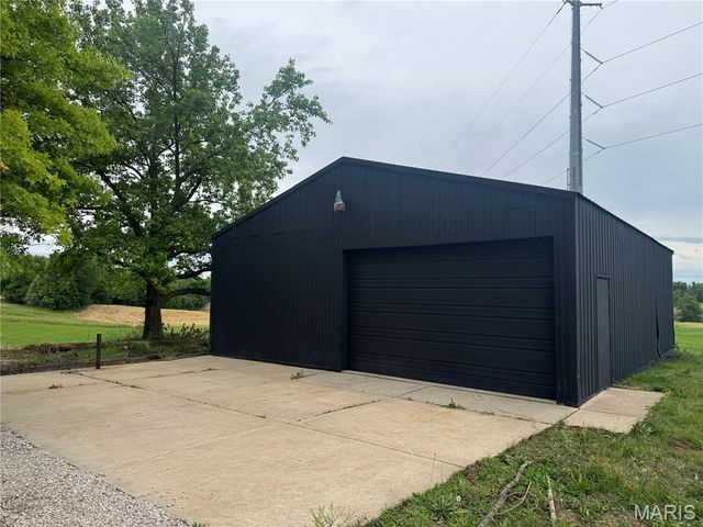 2100 S 74th Street, Belleville, IL 62223