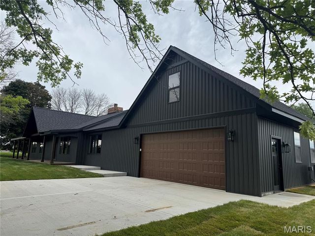 2100 S 74th Street, Belleville, IL 62223