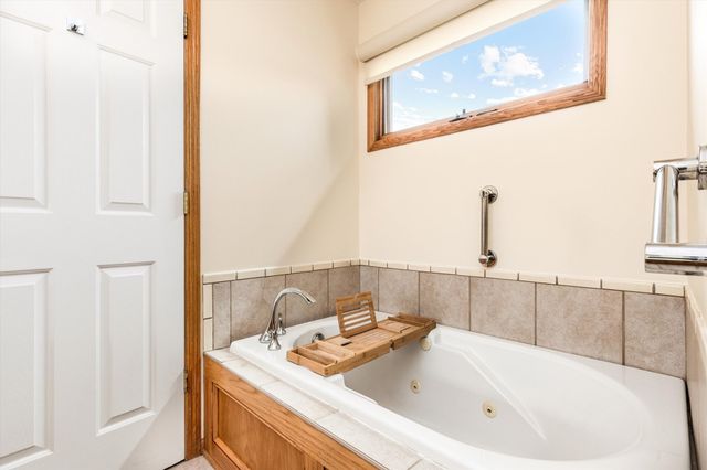 5450 Greenwood Avenue, Pleasant Hill, IA 50327