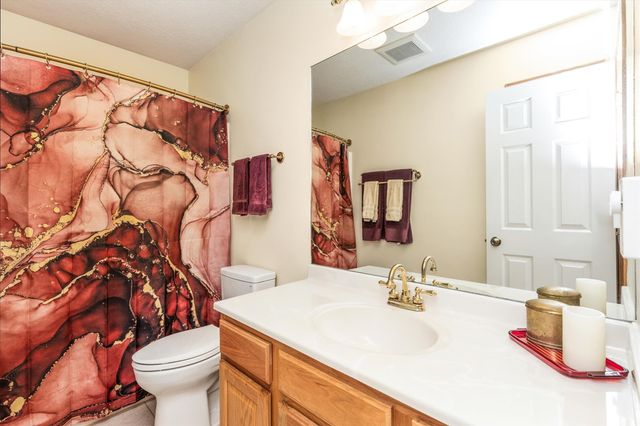 5450 Greenwood Avenue, Pleasant Hill, IA 50327