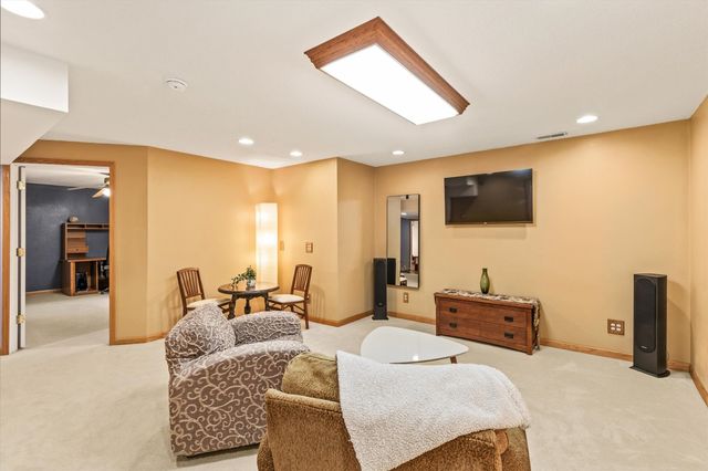 5450 Greenwood Avenue, Pleasant Hill, IA 50327