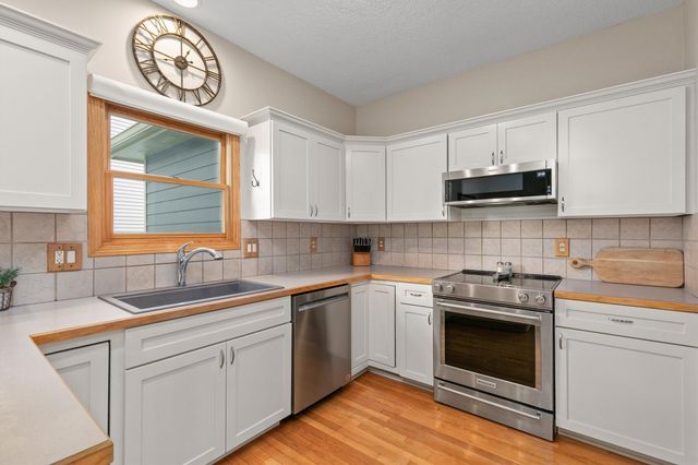 5450 Greenwood Avenue, Pleasant Hill, IA 50327