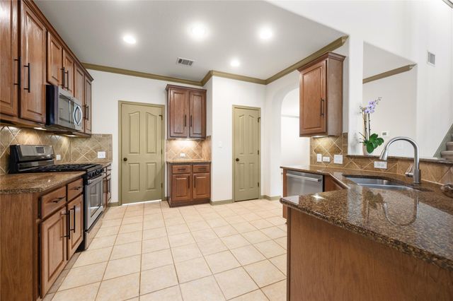 8608 Alophia DR, Austin, TX 78739
