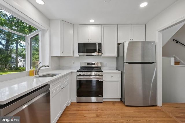 543 MIDLAND AVE, Berwyn, PA 19312