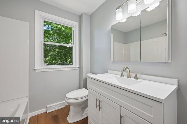 543 MIDLAND AVE, Berwyn, PA 19312
