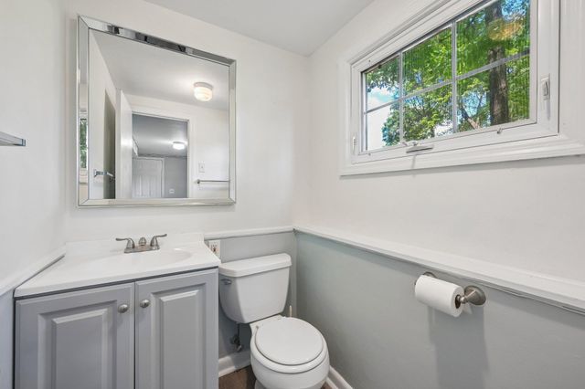 543 MIDLAND AVE, Berwyn, PA 19312