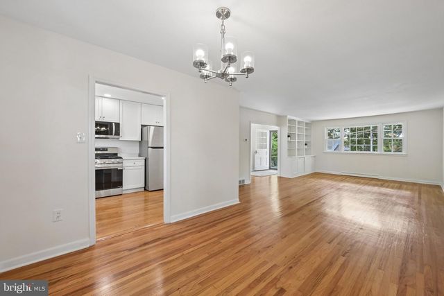 543 MIDLAND AVE, Berwyn, PA 19312