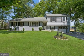543 MIDLAND AVE, Berwyn, PA 19312