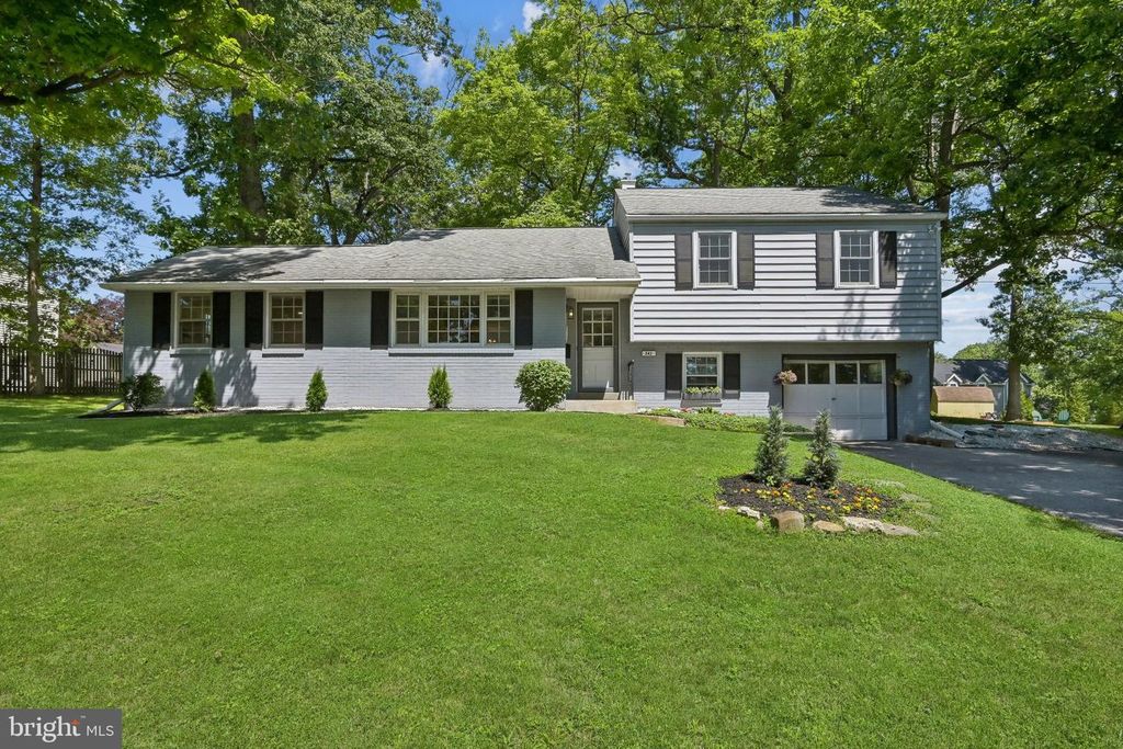 543 MIDLAND AVE, Berwyn, PA 19312