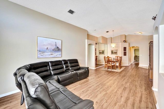 5886 Las Colinas Circle, Lake Worth, FL 33463