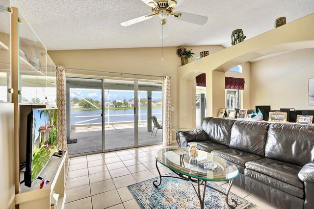 5886 Las Colinas Circle, Lake Worth, FL 33463