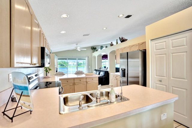 5886 Las Colinas Circle, Lake Worth, FL 33463