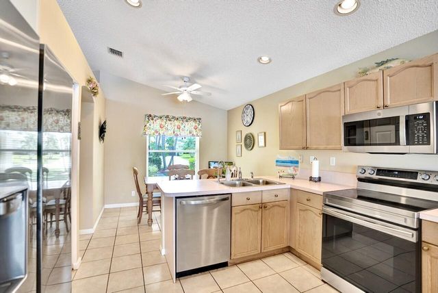 5886 Las Colinas Circle, Lake Worth, FL 33463