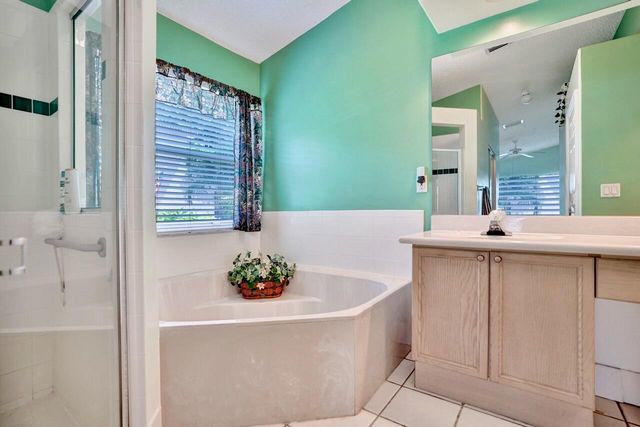 5886 Las Colinas Circle, Lake Worth, FL 33463