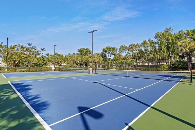 5886 Las Colinas Circle, Lake Worth, FL 33463