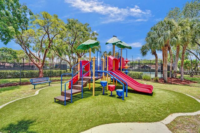 5886 Las Colinas Circle, Lake Worth, FL 33463