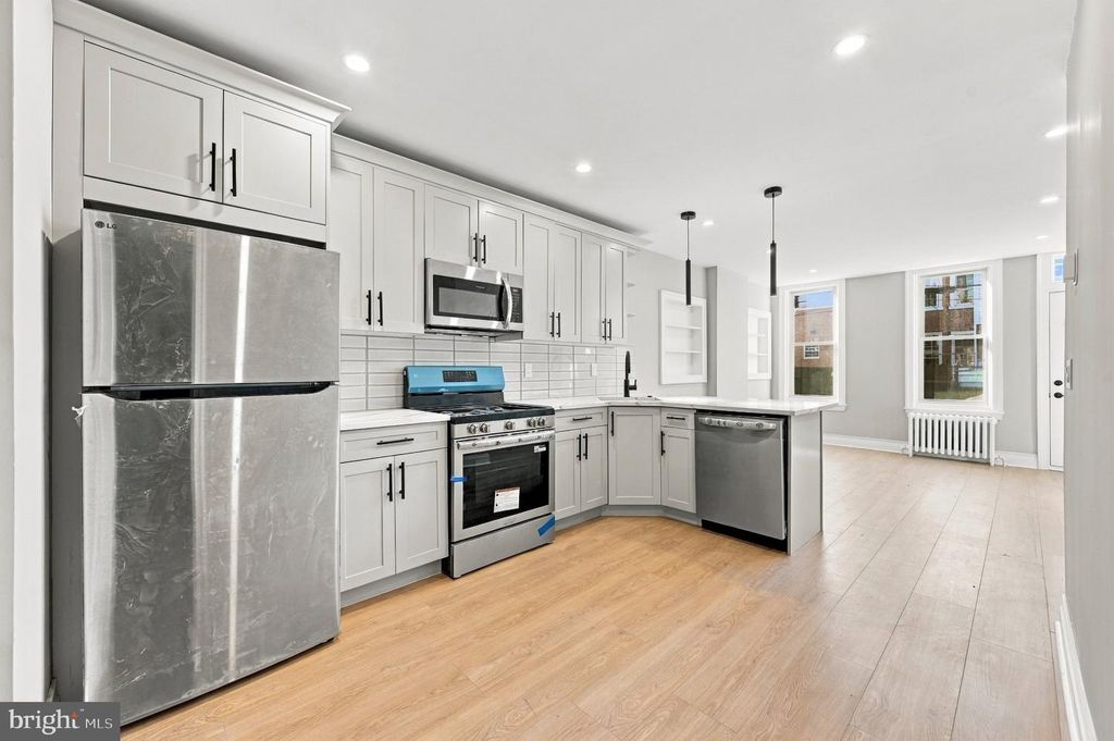 2929 W HARPER ST, PHILADELPHIA, PA 19130 — exterior