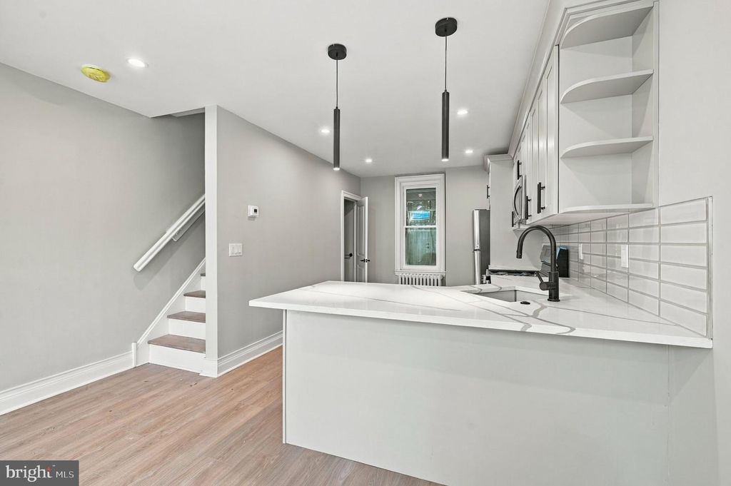 2929 W HARPER ST, PHILADELPHIA, PA 19130 — photo 4