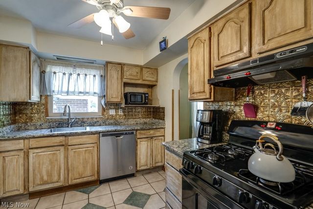2035 Tampa Avenue, Cleveland, OH 44109