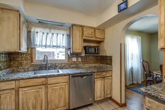 2035 Tampa Avenue, Cleveland, OH 44109