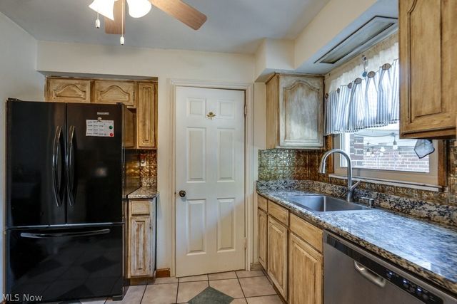 2035 Tampa Avenue, Cleveland, OH 44109