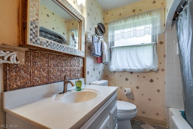 2035 Tampa Avenue, Cleveland, OH 44109