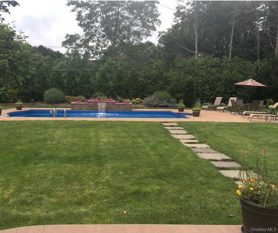 11 Darien Place, East Northport, NY 11731