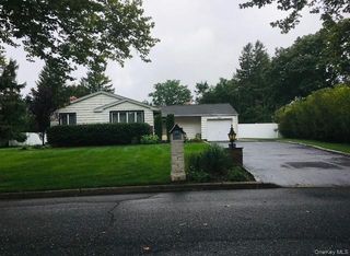 11 Darien Place, East Northport, NY 11731