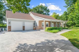 471 Table Rock Heights, Hollister, MO 65672