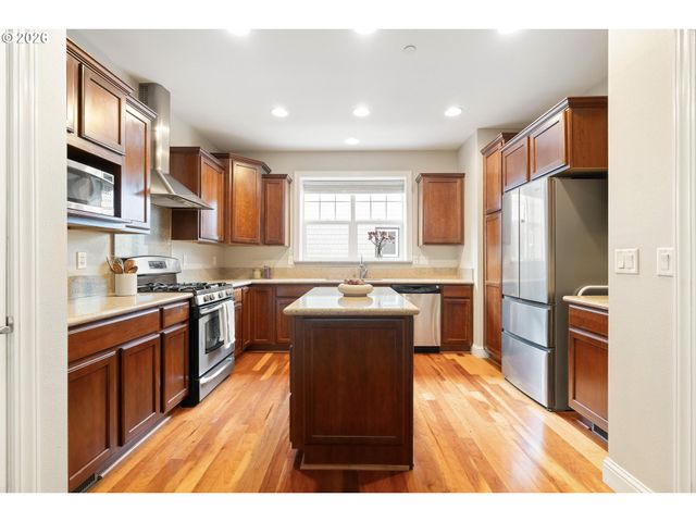 12105 Se HIGH CREEK Rd, Happy Valley, OR 97086