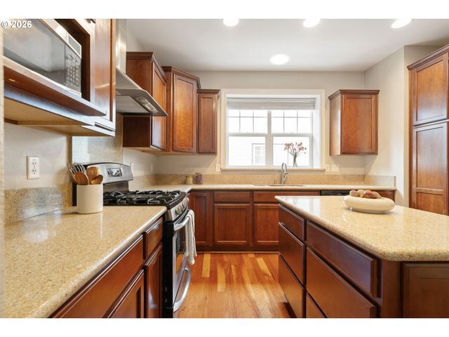 12105 Se HIGH CREEK Rd, Happy Valley, OR 97086