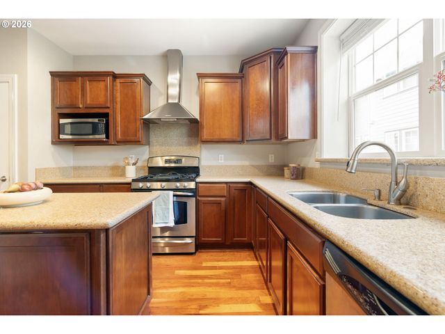 12105 Se HIGH CREEK Rd, Happy Valley, OR 97086