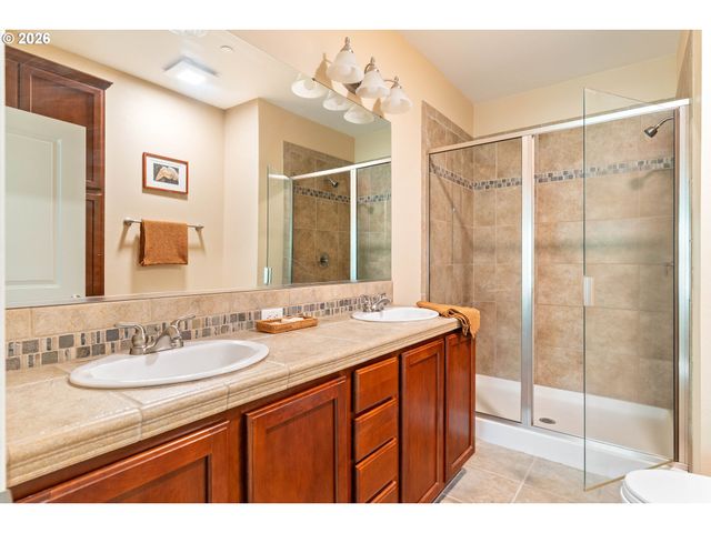 12105 Se HIGH CREEK Rd, Happy Valley, OR 97086