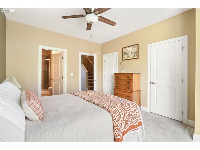 12105 Se HIGH CREEK Rd, Happy Valley, OR 97086