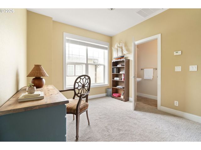 12105 Se HIGH CREEK Rd, Happy Valley, OR 97086