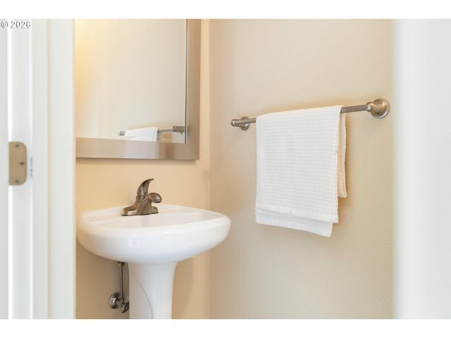 12105 Se HIGH CREEK Rd, Happy Valley, OR 97086