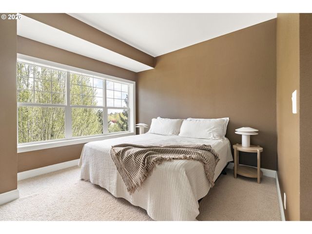 12105 Se HIGH CREEK Rd, Happy Valley, OR 97086