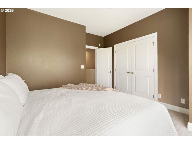 12105 Se HIGH CREEK Rd, Happy Valley, OR 97086